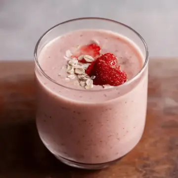Strawberry Oatmeal Breakfast Smoothie