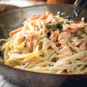 Alfredo Salmon Pasta