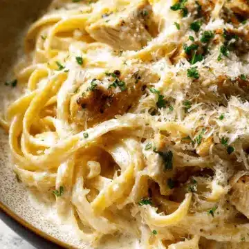 Classic Chicken Alfredo Pasta