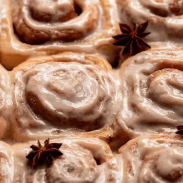 Chai Cinnamon Rolls