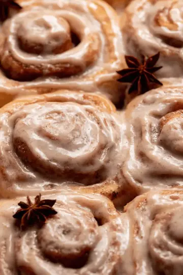 Chai Cinnamon Rolls