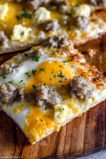 Sausage Gravy Breakfast Pizza